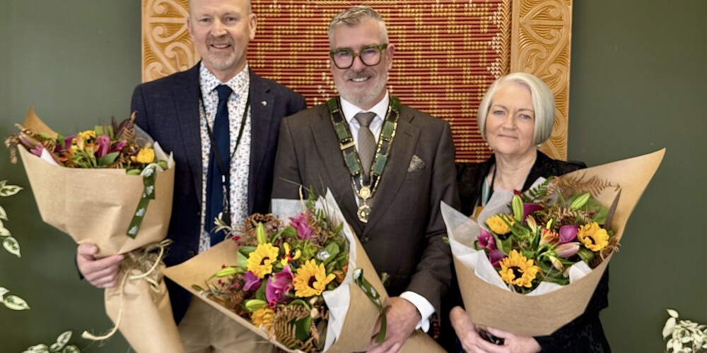 AN EMOTIONAL FAREWELL FOR MAYOR AND COUNCILLORS
